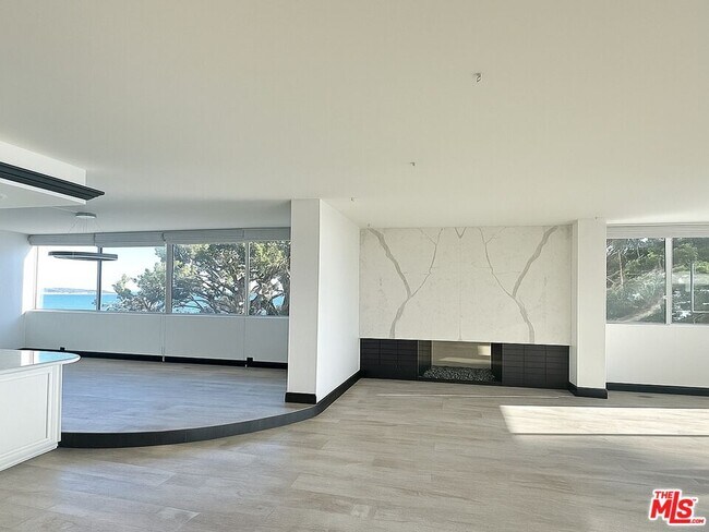 Foto del edificio - 17366 Sunset Blvd