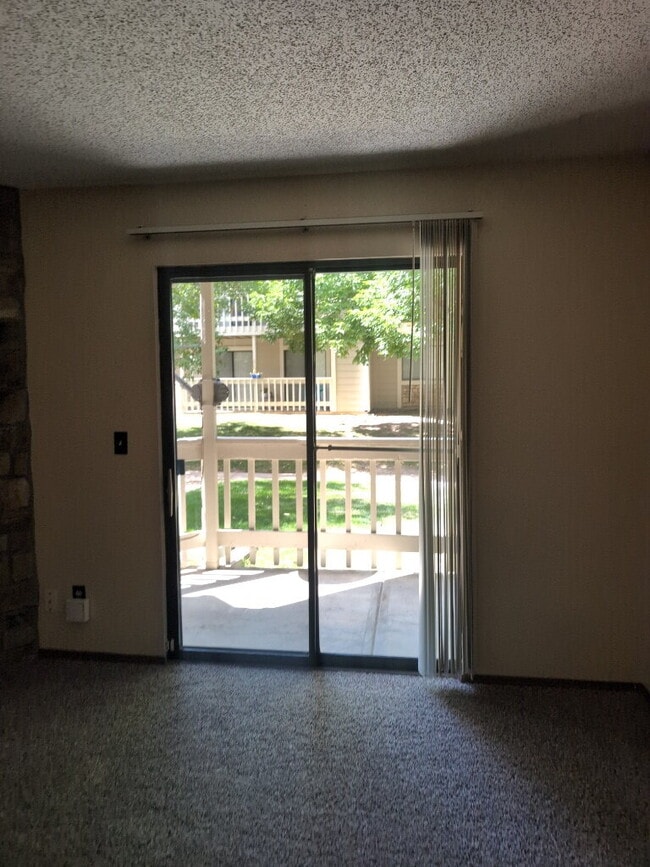 Foto del edificio - Charming 2BR/2BA Condo Near Lowry - AVAIL NOW!