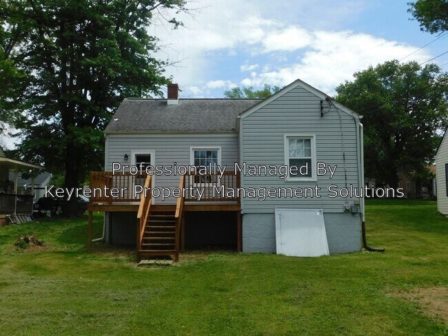 Building Photo - 325 James Ave