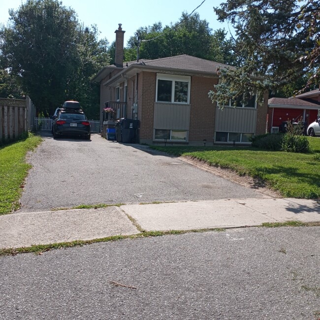 4 Bromton Dr, Toronto, ON M1P 4B8 House for Rent in Toronto, ON