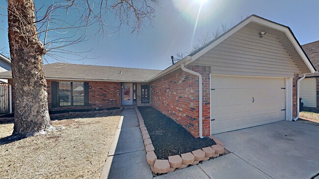Building Photo - Charming 3 Bedroom home in Mustang School ...