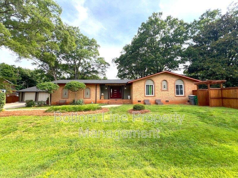 Foto principal - 5745 Riviere Dr