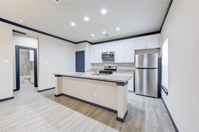 Building Photo - 8103 Glass St