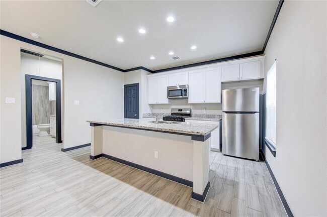 Foto del edificio - 8103 Glass St