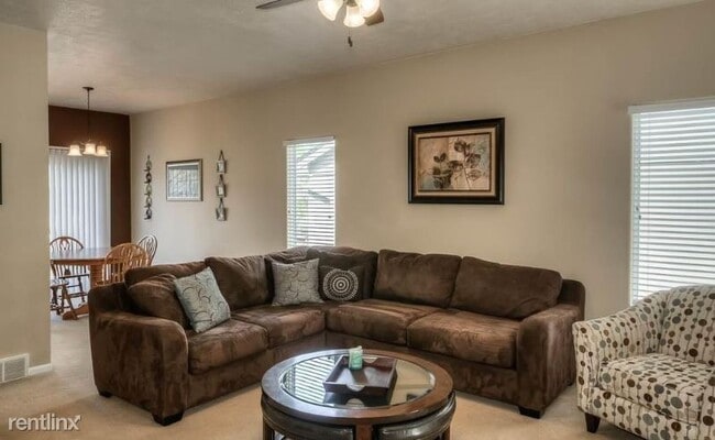 Building Photo - 2 br, 2 bath Townhome - 5146 N 144th Ct
