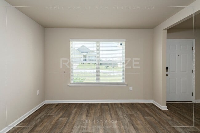 Building Photo - HALF-OFF DEPOSIT SPECIAL! Stunning 2-Story 4 BD 2.5 BA House in Spanish Fort!