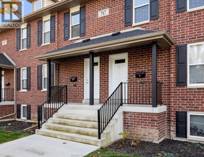 Building Photo - 717 St Antoine St