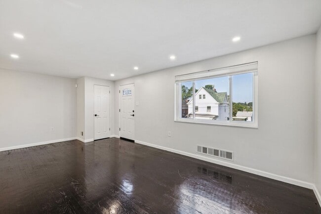 Building Photo - 1611 Alverado Ave