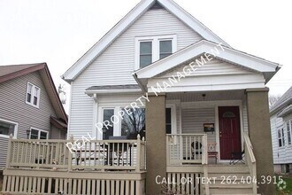 Building Photo - 3015 N Oakland Ave