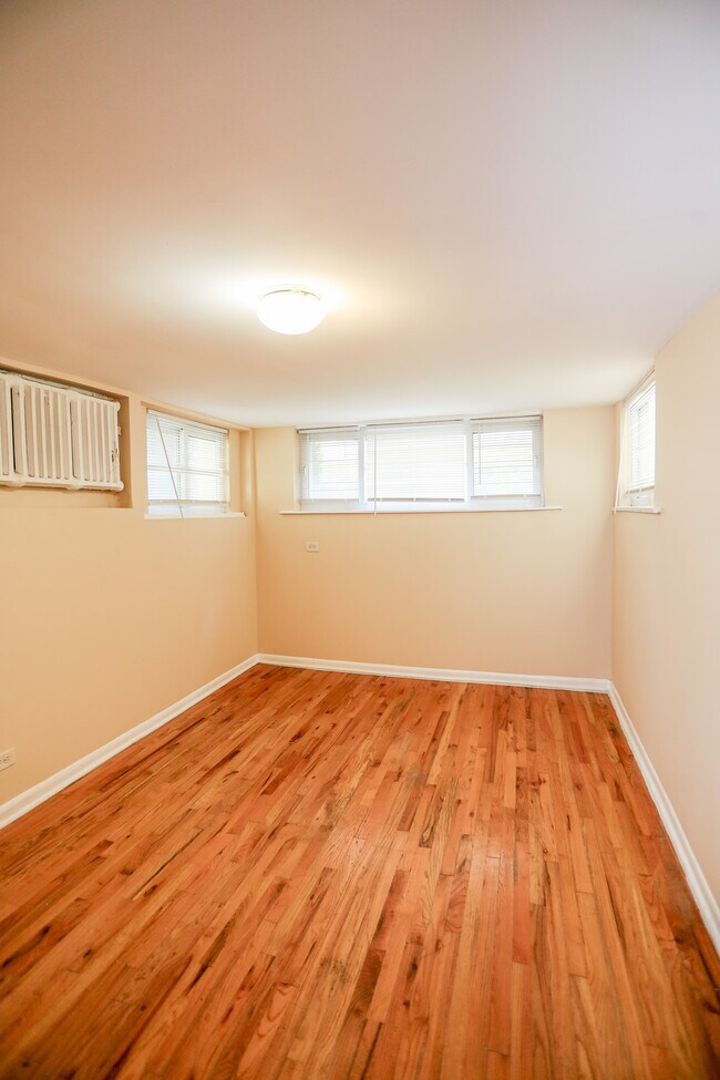 Building Photo - 4728 N Spaulding Ave