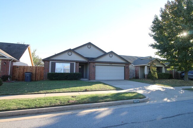 Building Photo - 3 Bed 2 Bath Rental in Bixby!