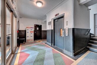 Building Photo - 5025 Av Macdonald