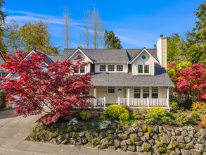 Building Photo - 756 NE Brookcliff Ln