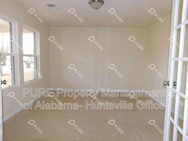 Building Photo - 108 Barnard St