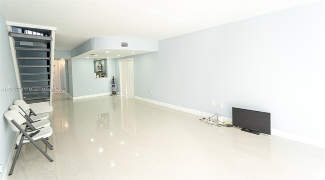 Foto del edificio - 1070 W 43rd Pl