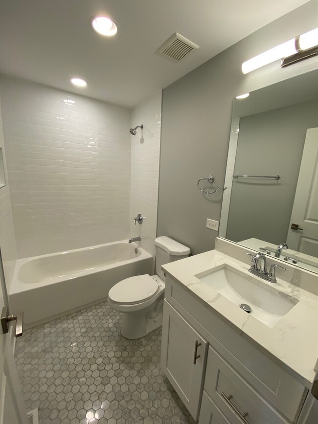 Building Photo - 4201 N Paulina St