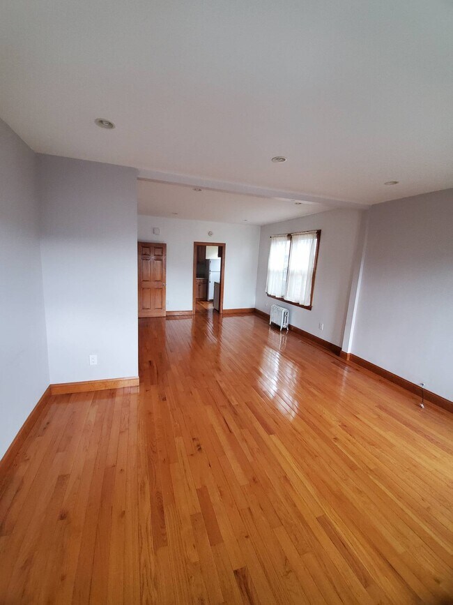Foto del edificio - 39-48-48 65th Pl