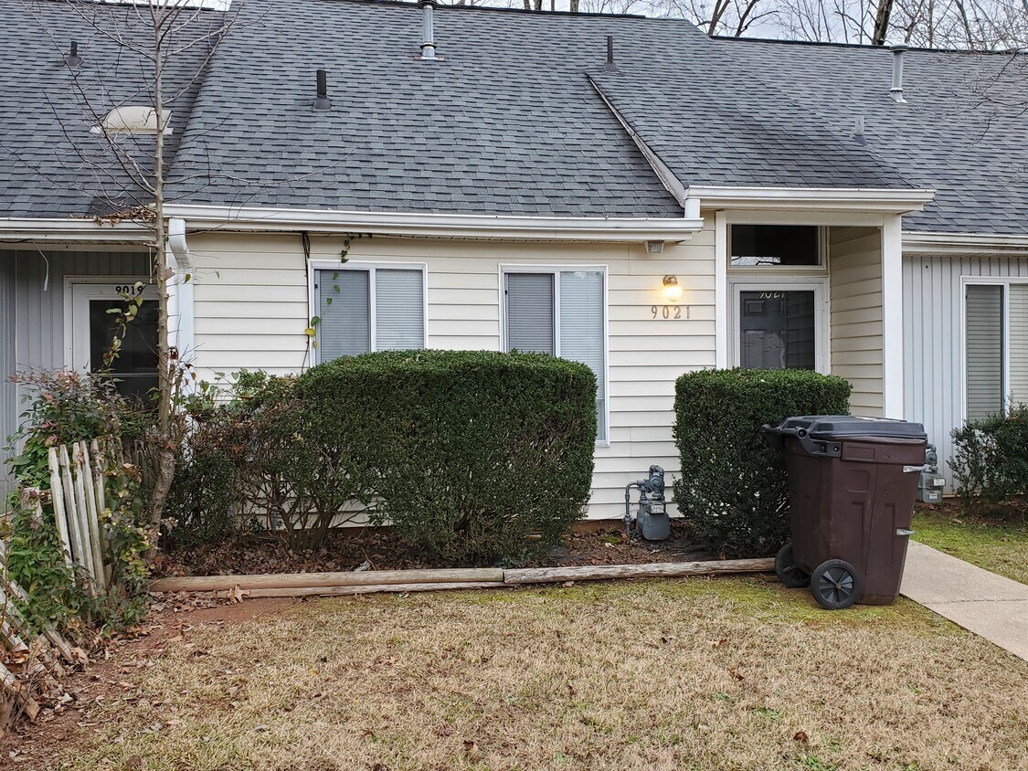 9021 - 9021 Stoneleigh Trce