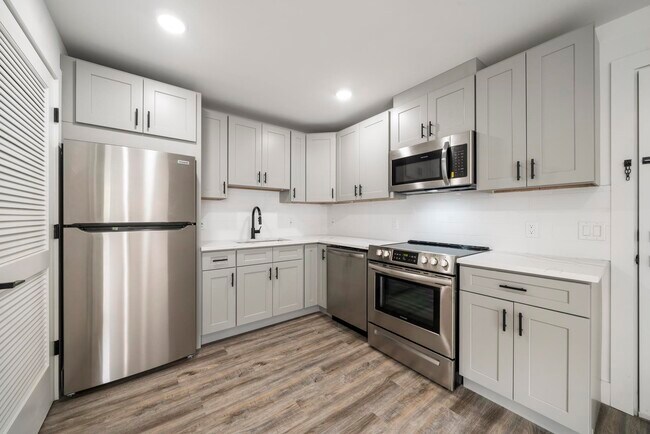 Building Photo - 242 Spring St