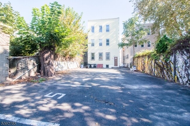 Building Photo - 93 21st St