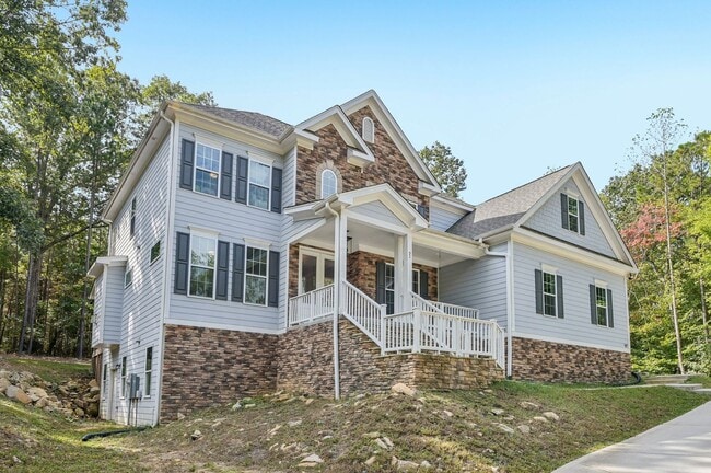 Foto del edificio - Luxury 5 Bed, 3.5 Bath Home on Large Lot !...