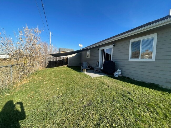 Building Photo - Pet Friendly UNFURNISHED LONG TERM Kalispe...