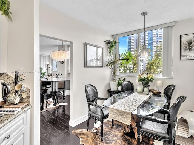Foto del edificio - 6422 Collins Ave