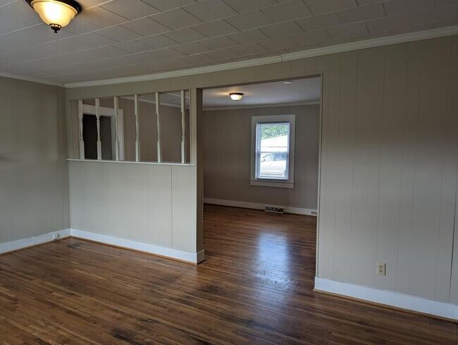 Building Photo - 4000 Concord Pkwy S