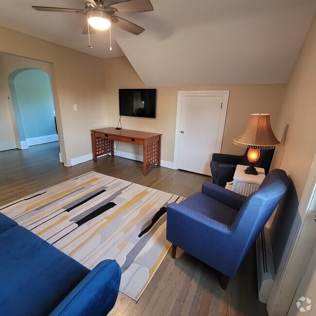 Spacious living room - 1235 Gardners Neck Rd