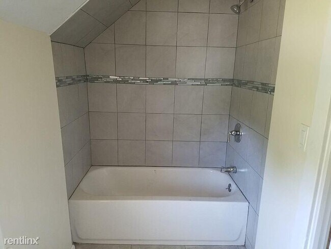 Foto del edificio - 2 br, 1 bath House - 1 Bush Rd