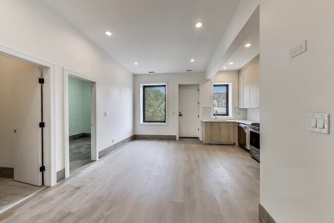 Building Photo - 2023 N Drake Ave