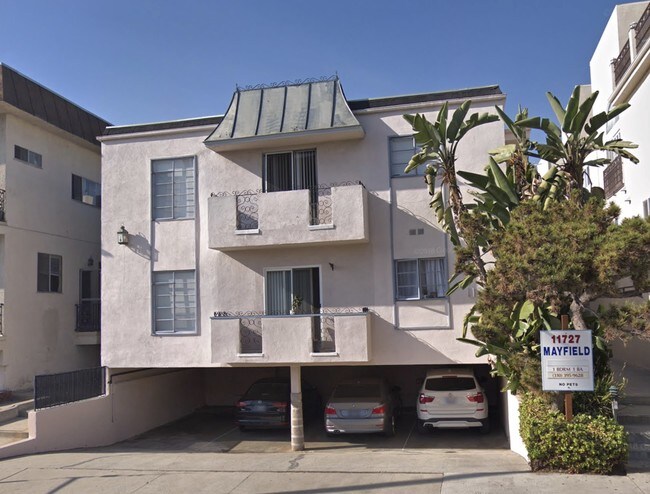 Foto del edificio - 11727 Mayfield Ave