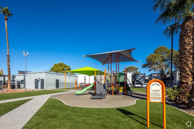 ¡Área de juegos para niños - University Gardens