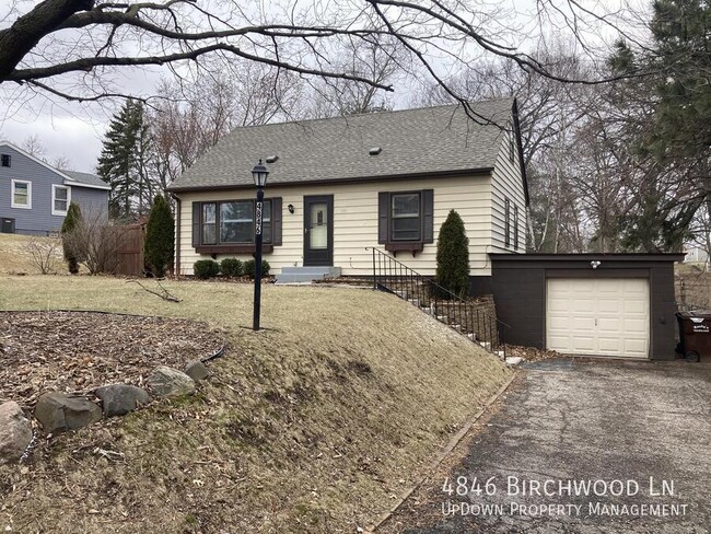 Foto del edificio - 4846 Birchwood Ln
