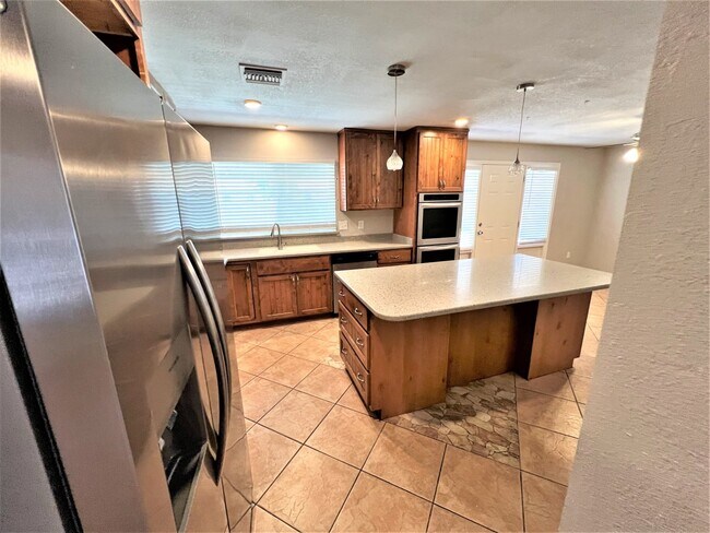 Building Photo - 4923 W Rosewood Dr