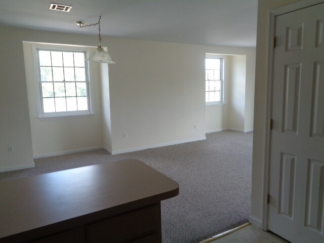 Building Photo - 820 Adams Ln
