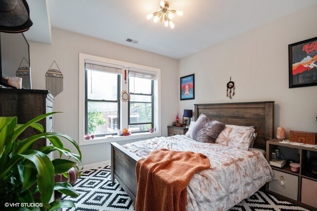 Foto del edificio - 3550 N Racine Ave