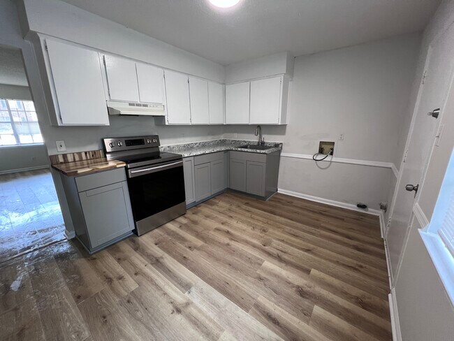 Foto del edificio - 6 Oak Forest Ln