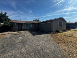 Building Photo - 2822 E Holland Ave
