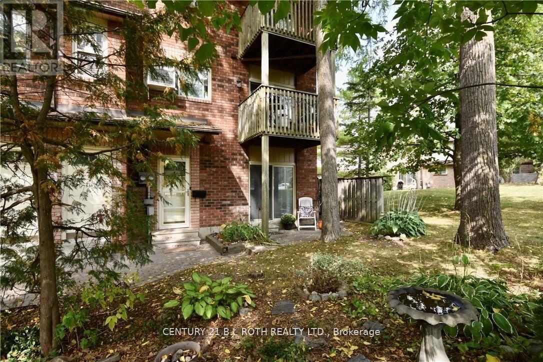 Photo principale - 11-11 Meadow Ln