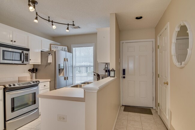 Building Photo - 2025 Summer Valley Way