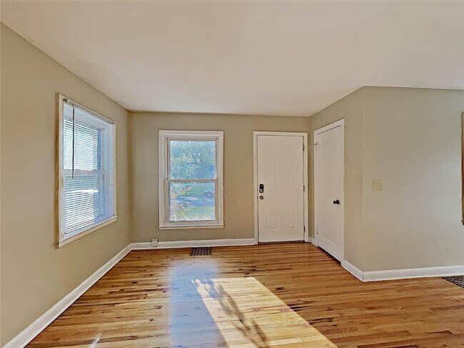 Building Photo - 2801 Jersey Ave S