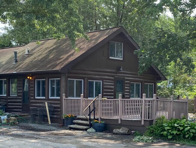 Oversized deck - 4407 Outlook St