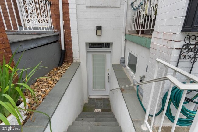 Building Photo - 1416 Meridian Pl NW