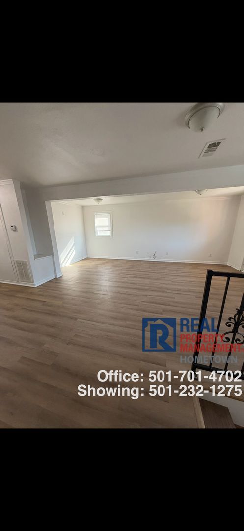 Building Photo - Newly remodeled duplex!