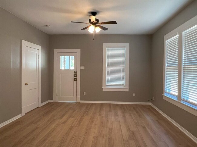 Building Photo - UPDATED 2 BEDROOM CENTRAL BELTON NEAR UMHB