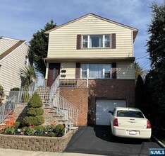 Building Photo - 10 Maitland Pl