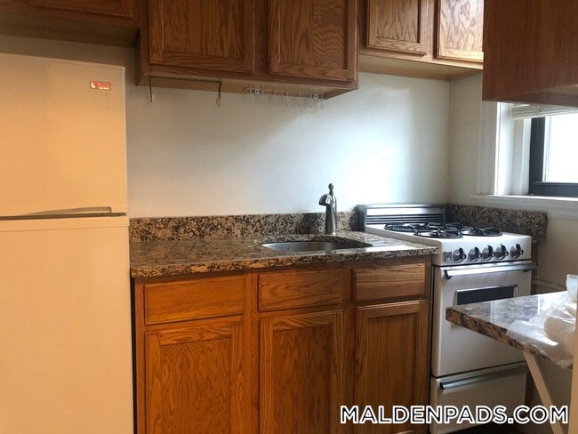 Building Photo - 349 Pleasant St