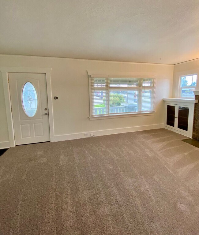 Foto del edificio - 3 Bed, 2 Bath Craftsman Style Home Rent Ready 10/25 Apply Now