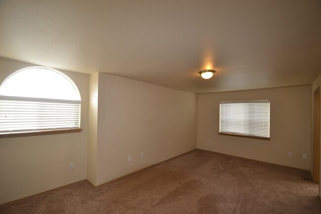 Building Photo - 9111 189th St E